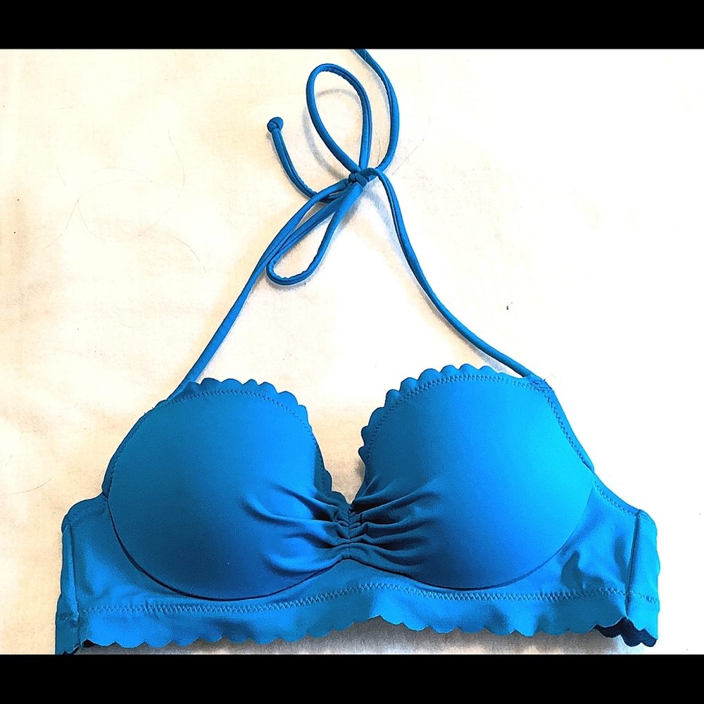 MUST GO!!! Victoria's Secret scalloped bikini top